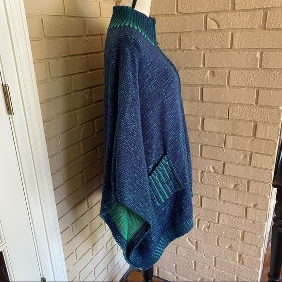 Emerson Street Peruvian Collection Notre Dame Cape - Picture 5 of 11